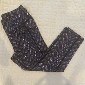 Constantly Varied Capri Leggings